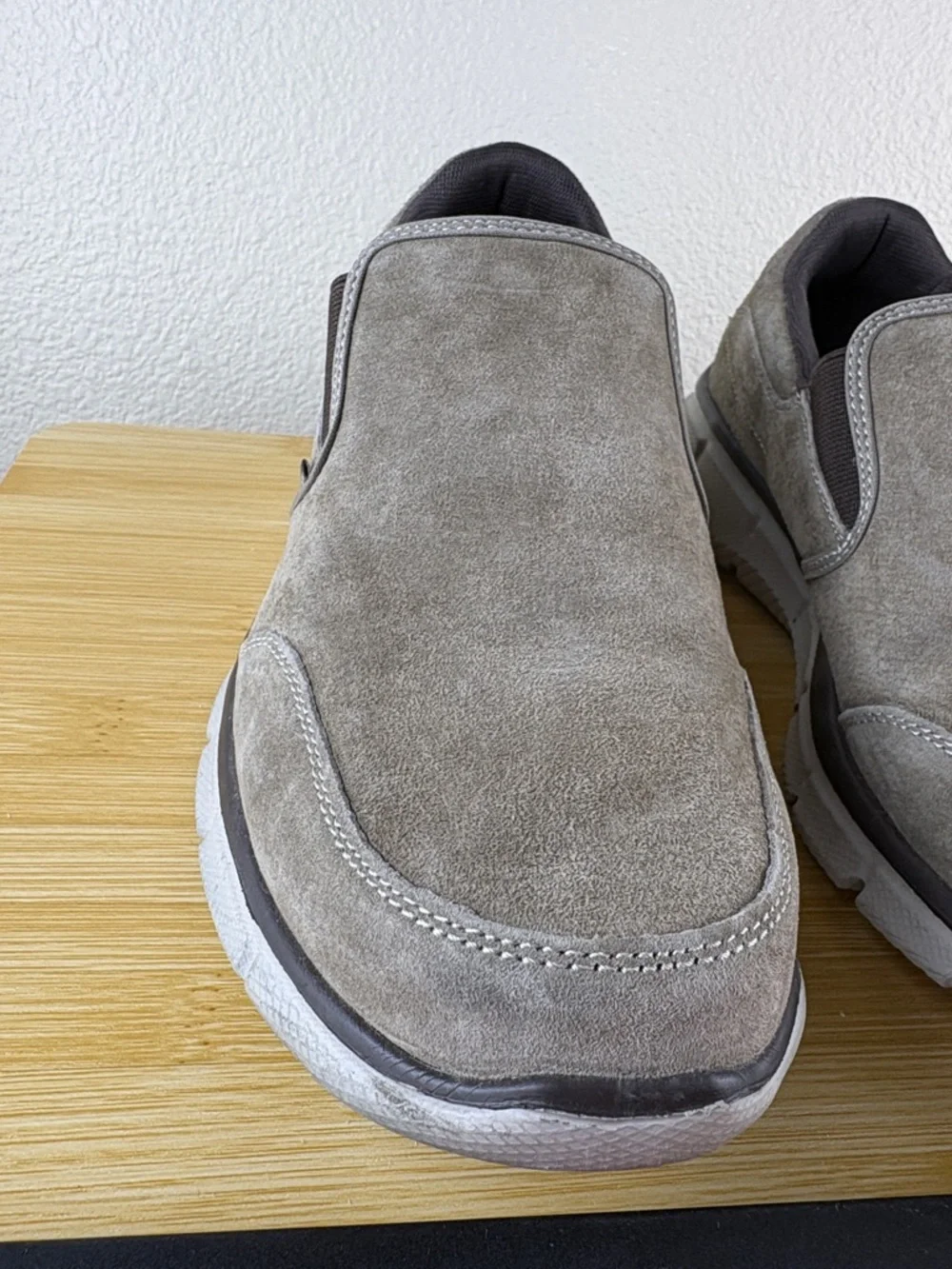 Skechers Men’s Equalizer - Mind Game Suede Walking Sneakers Slip-On Size 10